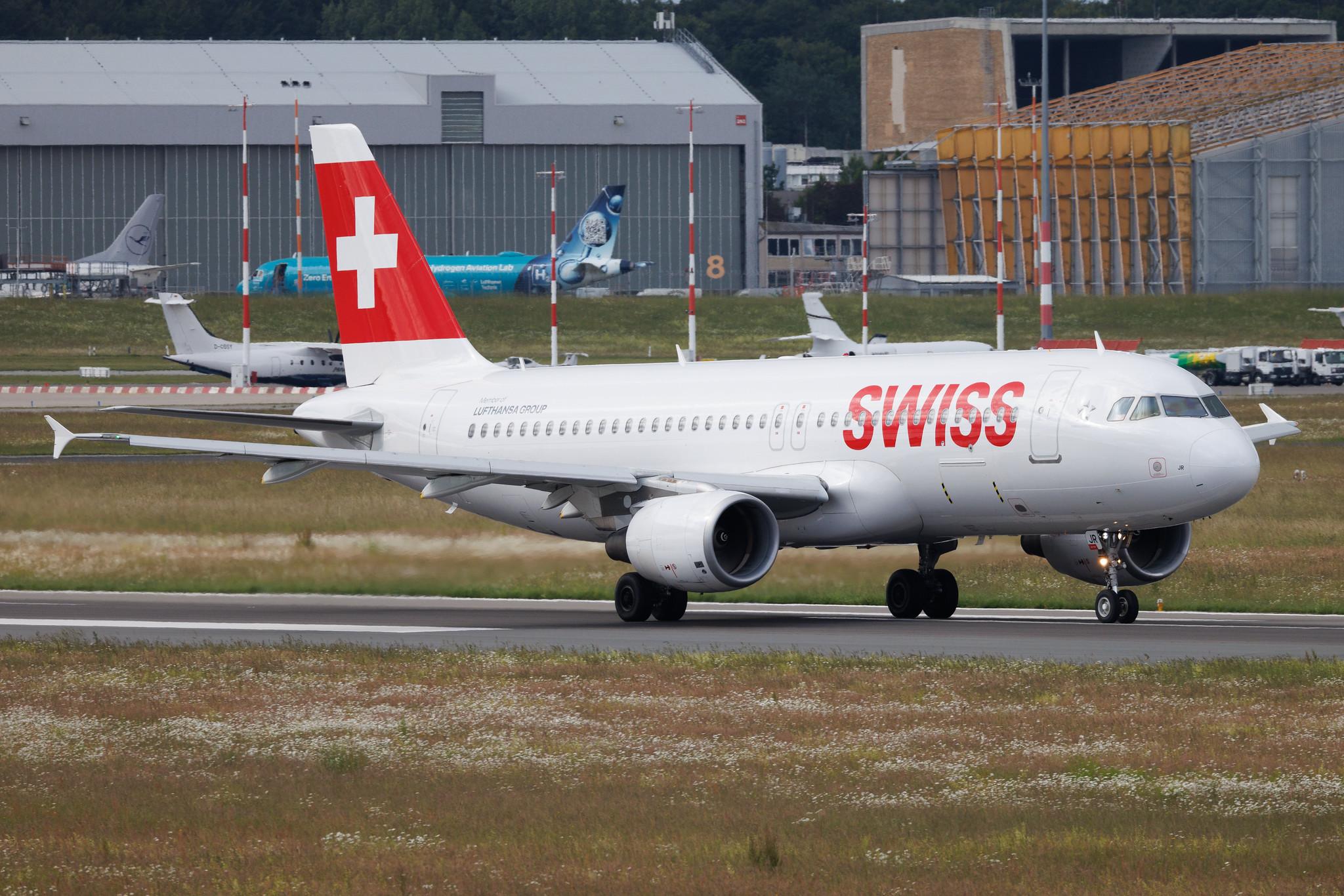 Hamburg Airport: Swiss (LX / SWR) | Airbus A320-214 A320 | HB-IJR | MSN 0703