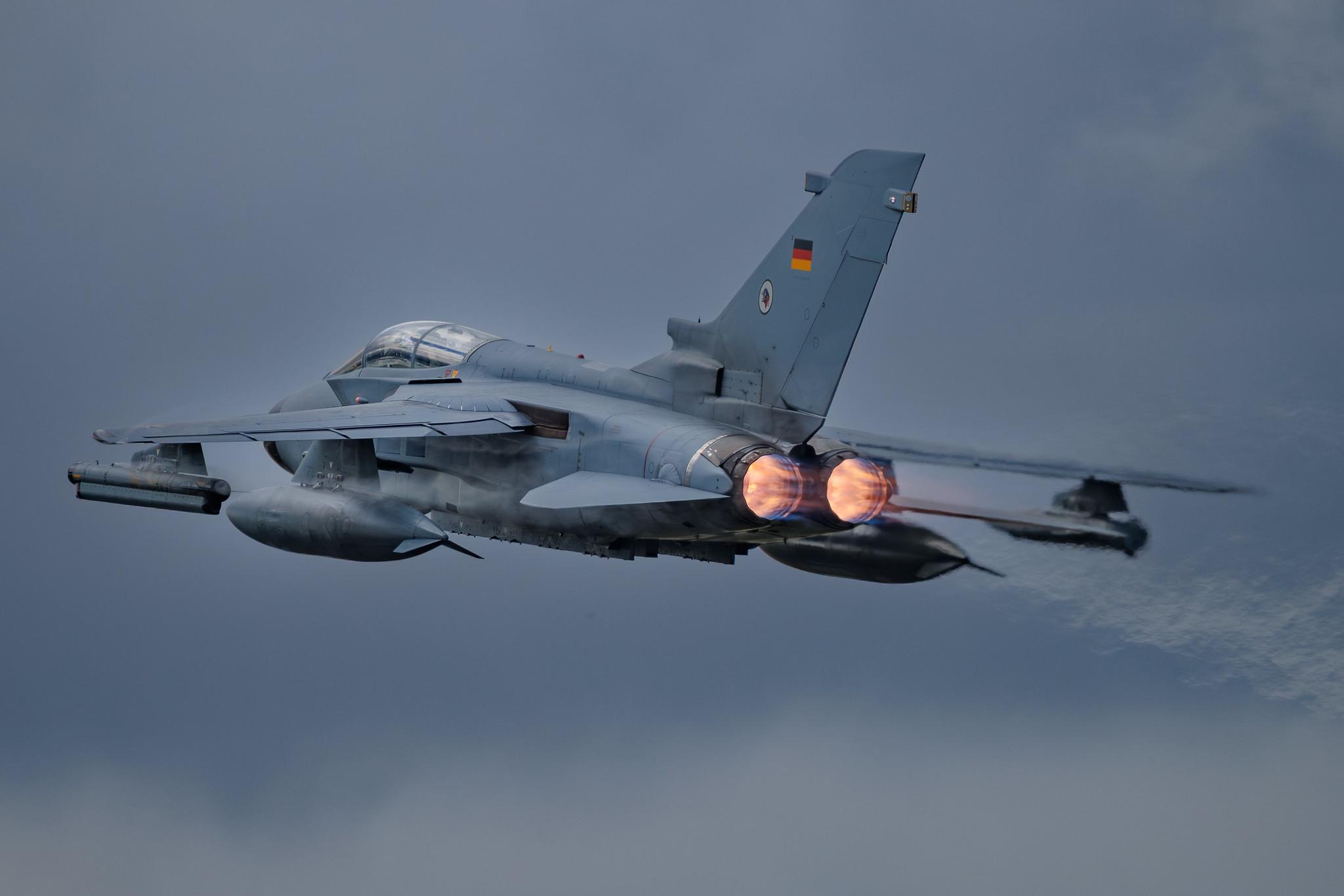 Hamburg Airport: German Air Force (/ GAF) | Panavia Tornado ECR TOR | 46+46 | MSN 876/GS279/4346