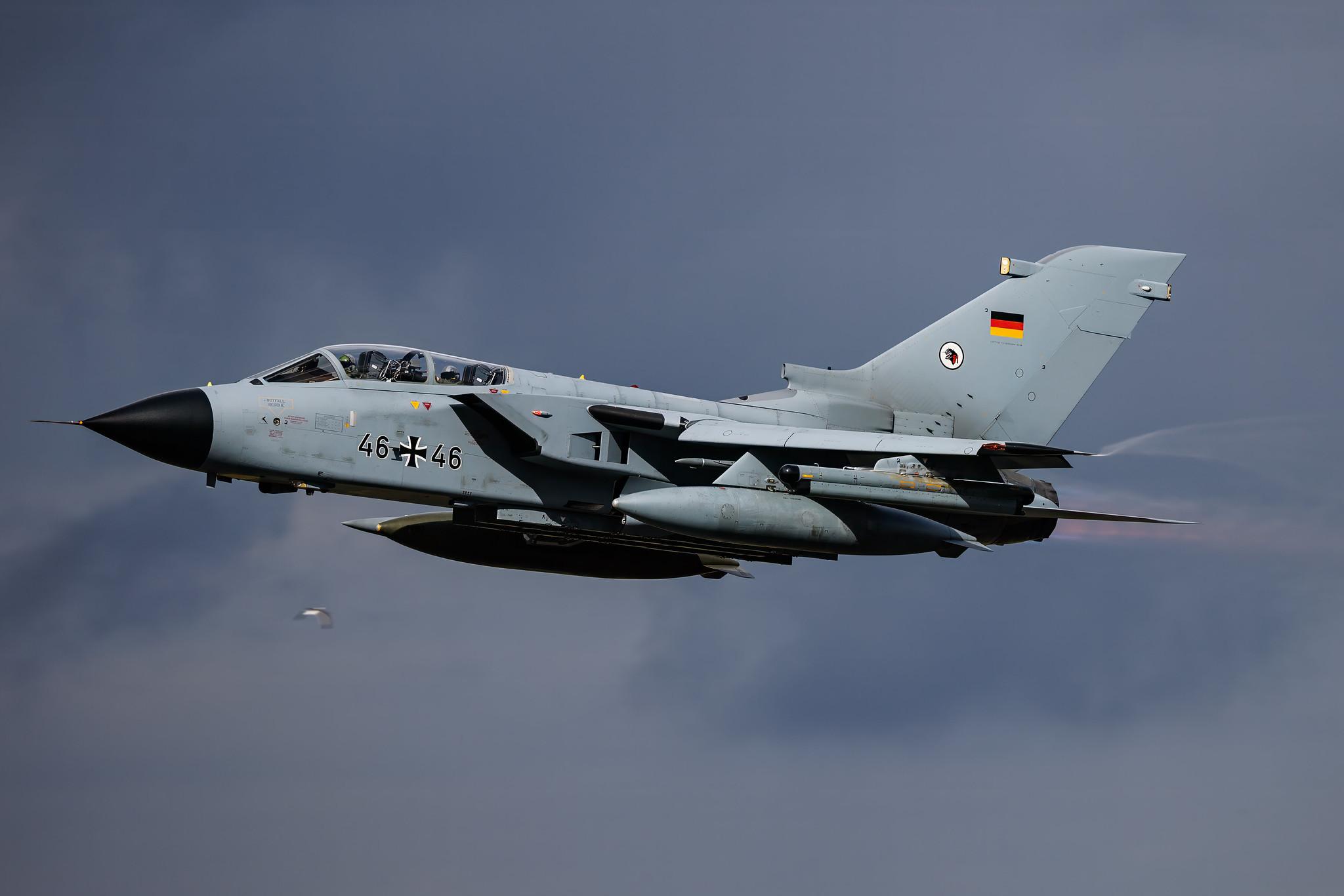 Hamburg Airport: German Air Force (/ GAF) | Panavia Tornado ECR TOR | 46+46 | MSN 876/GS279/4346