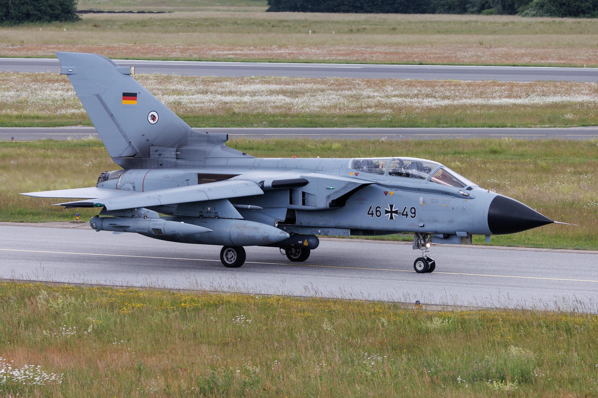 Hamburg Airport: German Air Force (/ GAF) | Panavia Tornado ECR TOR | 46+49 | MSN 884/GS282/4349