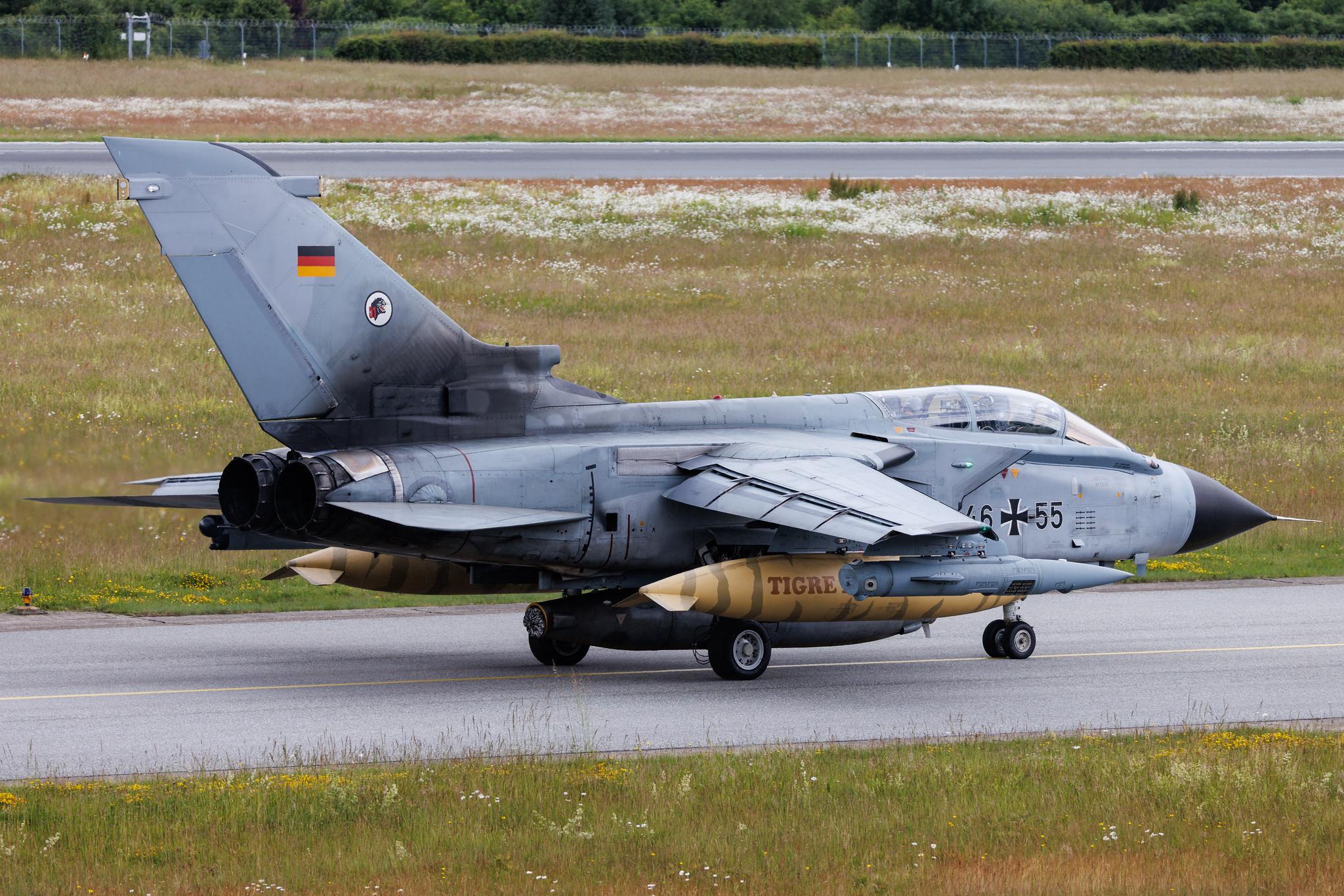 Hamburg Airport: German Air Force (/ GAF) | Panavia Tornado ECR TOR | 46+55 | MSN GS288