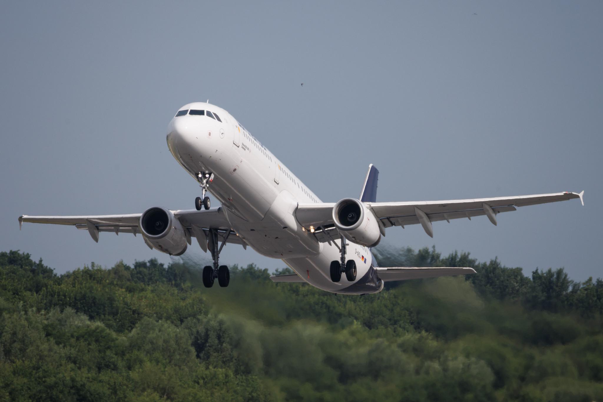 Hamburg Airport: Lufthansa (LH / DLH) | Airbus A321-231 A321 | D-AISJ | MSN 3360