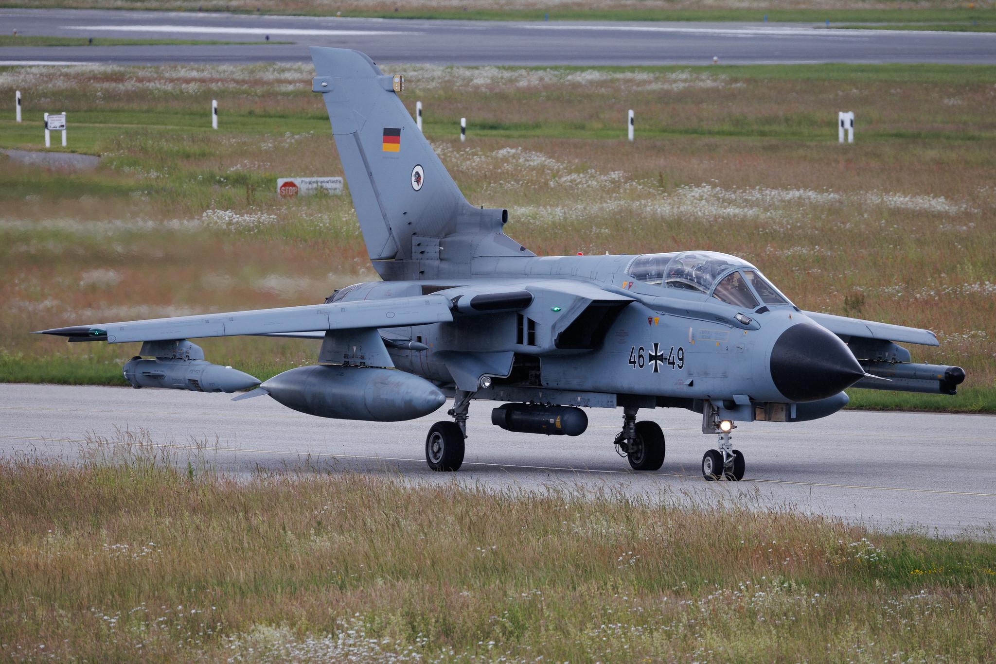 Hamburg Airport: German Air Force (/ GAF) | Panavia Tornado ECR TOR | 46+49 | MSN 884/GS282/4349