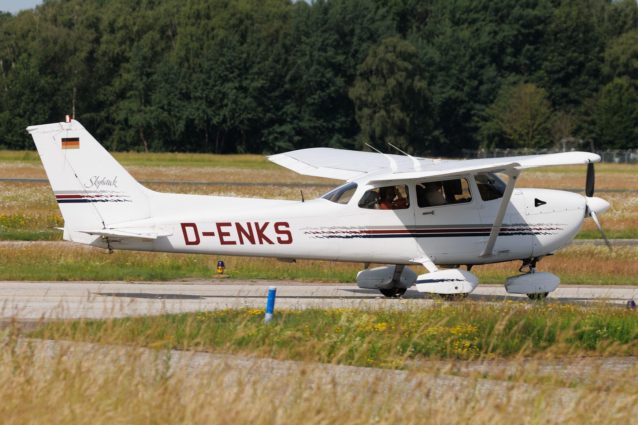 Hamburg Airport: Hanseatischer Fliegerclub Hamburg | Cessna 172R C172 | D-ENKS | MSN 172-80136
