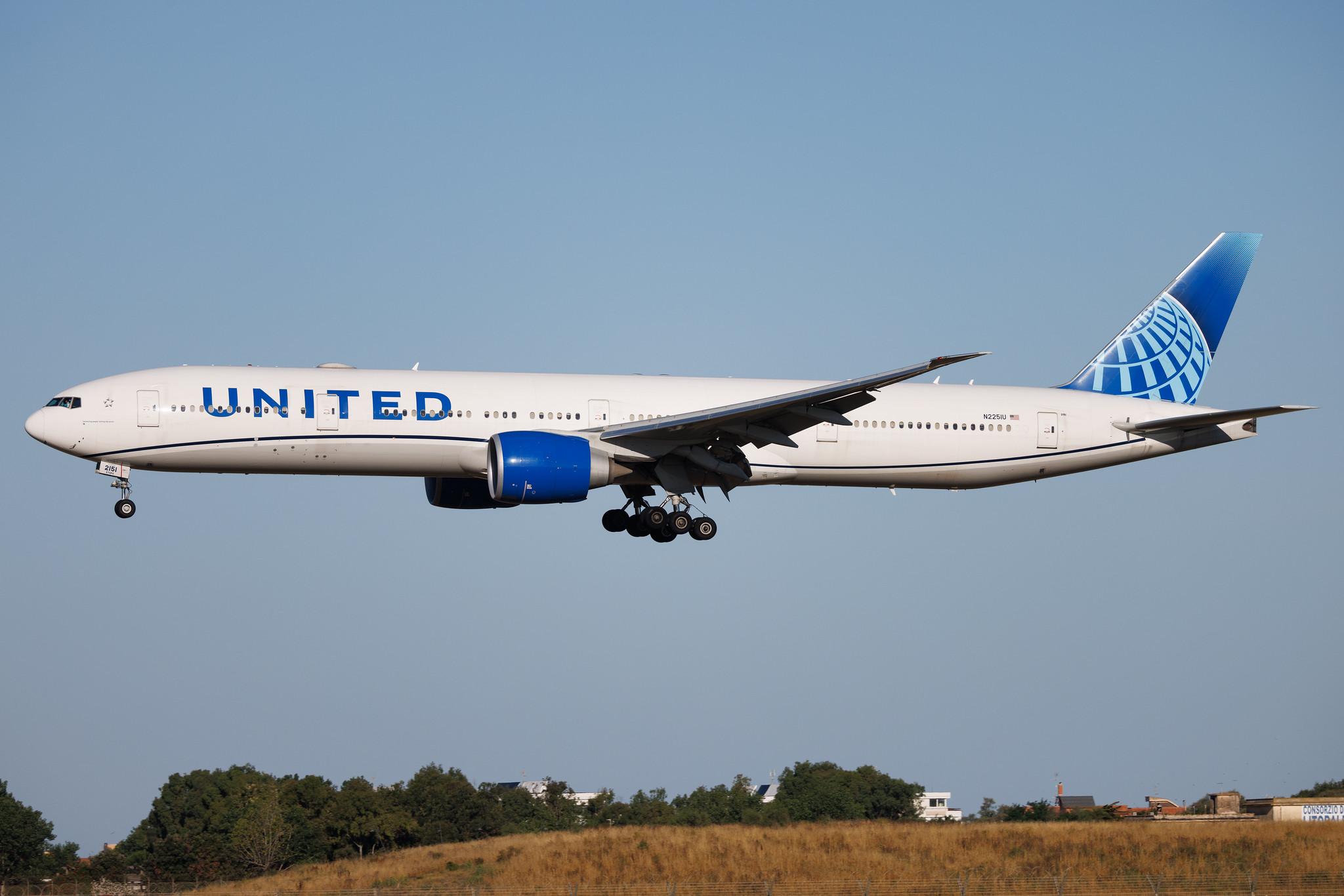 Rome Leonardo da Vinci Fiumicino Airport: United Airlines (UA / UAL) | Boeing 777-300(ER) B77W | N2251U | MSN 66591