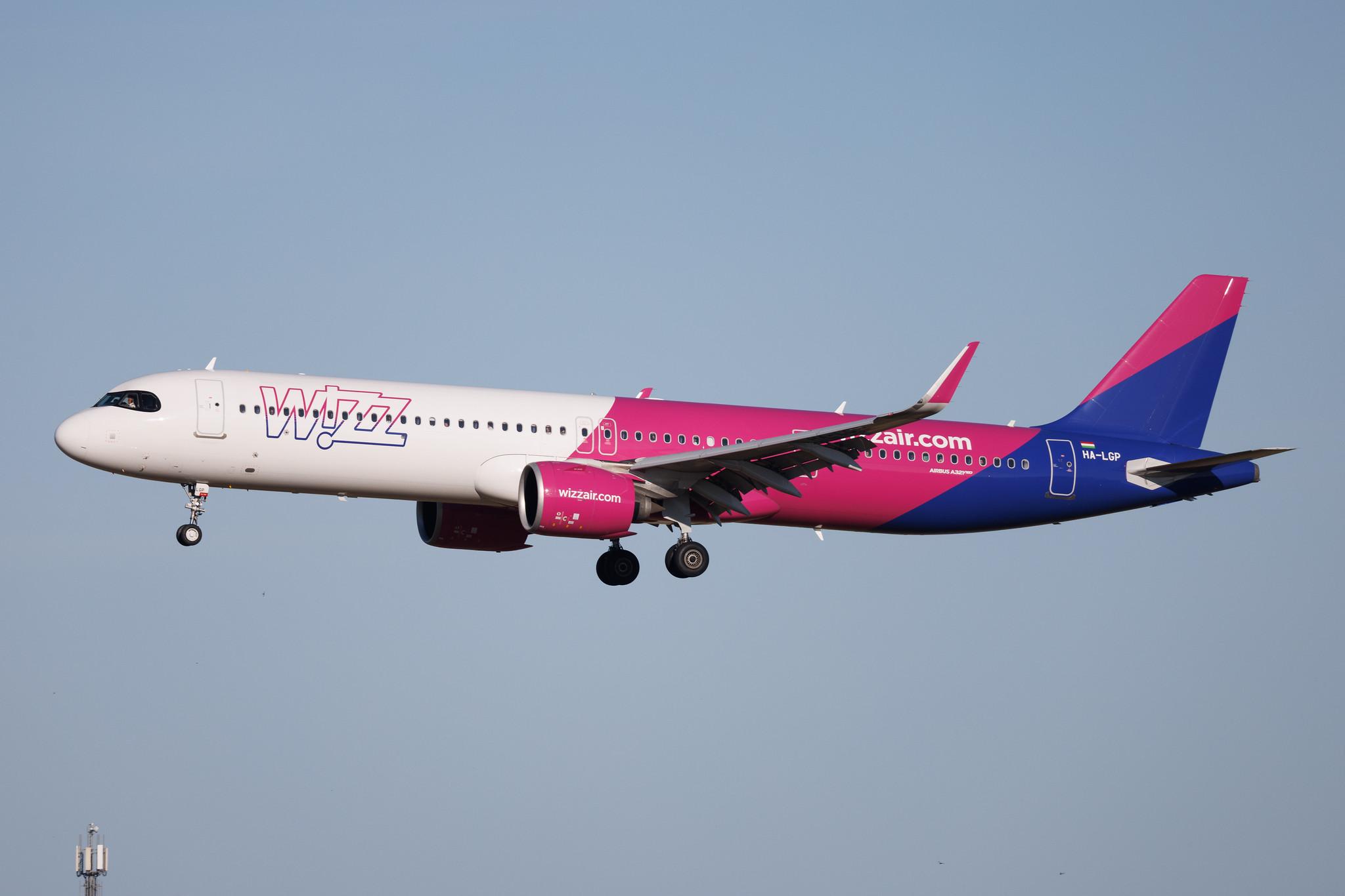 Rome Leonardo da Vinci Fiumicino Airport: Wizz Air (W6 / WZZ) | Airbus A321-271NX A21N | HA-LGP | MSN 12019