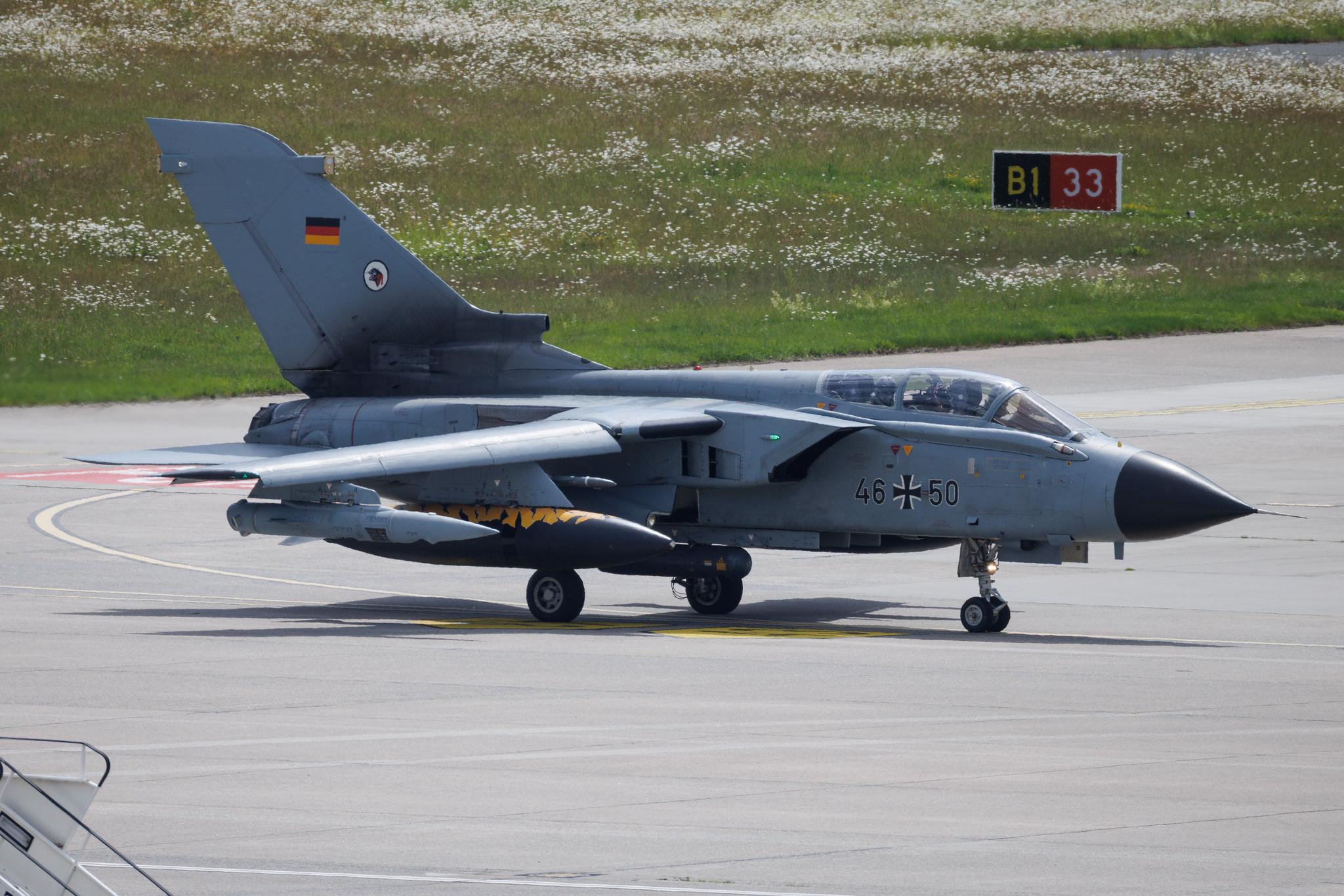 Hamburg Airport: German Air Force (/ GAF) | Panavia Tornado ECR TOR | 46+50 | MSN 887/GS283/4350