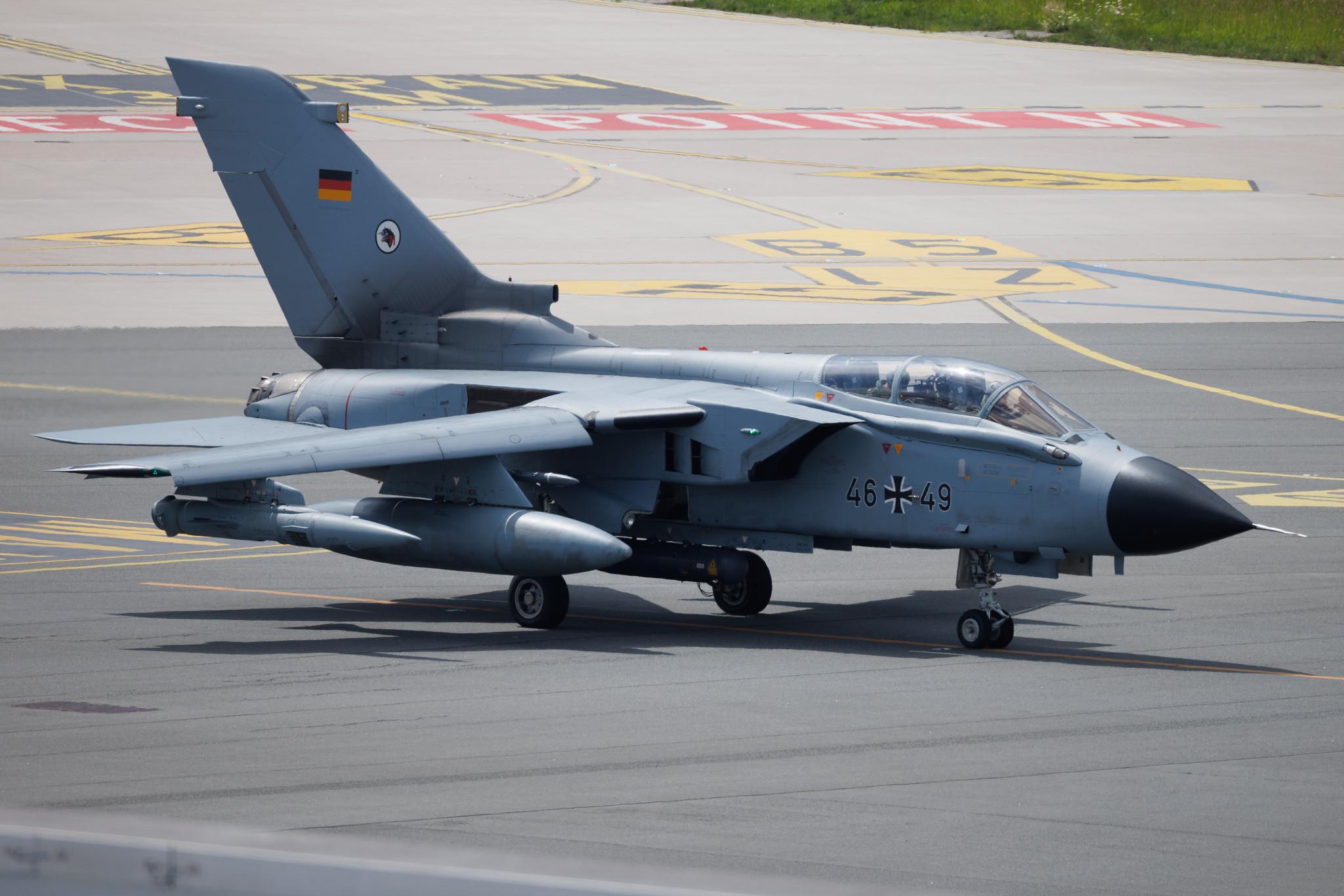 Hamburg Airport: German Air Force (/ GAF) | Panavia Tornado ECR TOR | 46+49 | MSN 884/GS282/4349