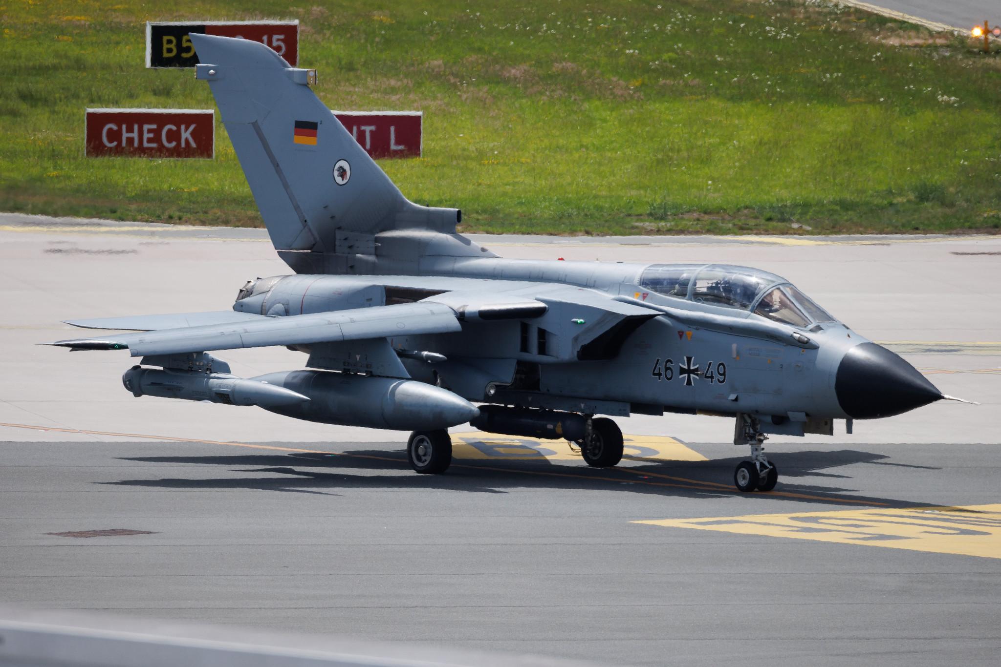 Hamburg Airport: German Air Force (/ GAF) | Panavia Tornado ECR TOR | 46+49 | MSN 884/GS282/4349