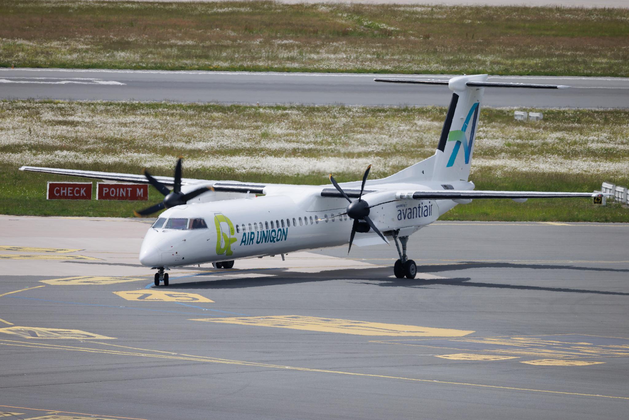 Hamburg Airport: Air Uniqon  | Operator: Avanti Air | De Havilland Canada Dash 8-400 DH8D | D-AASH | MSN 4187