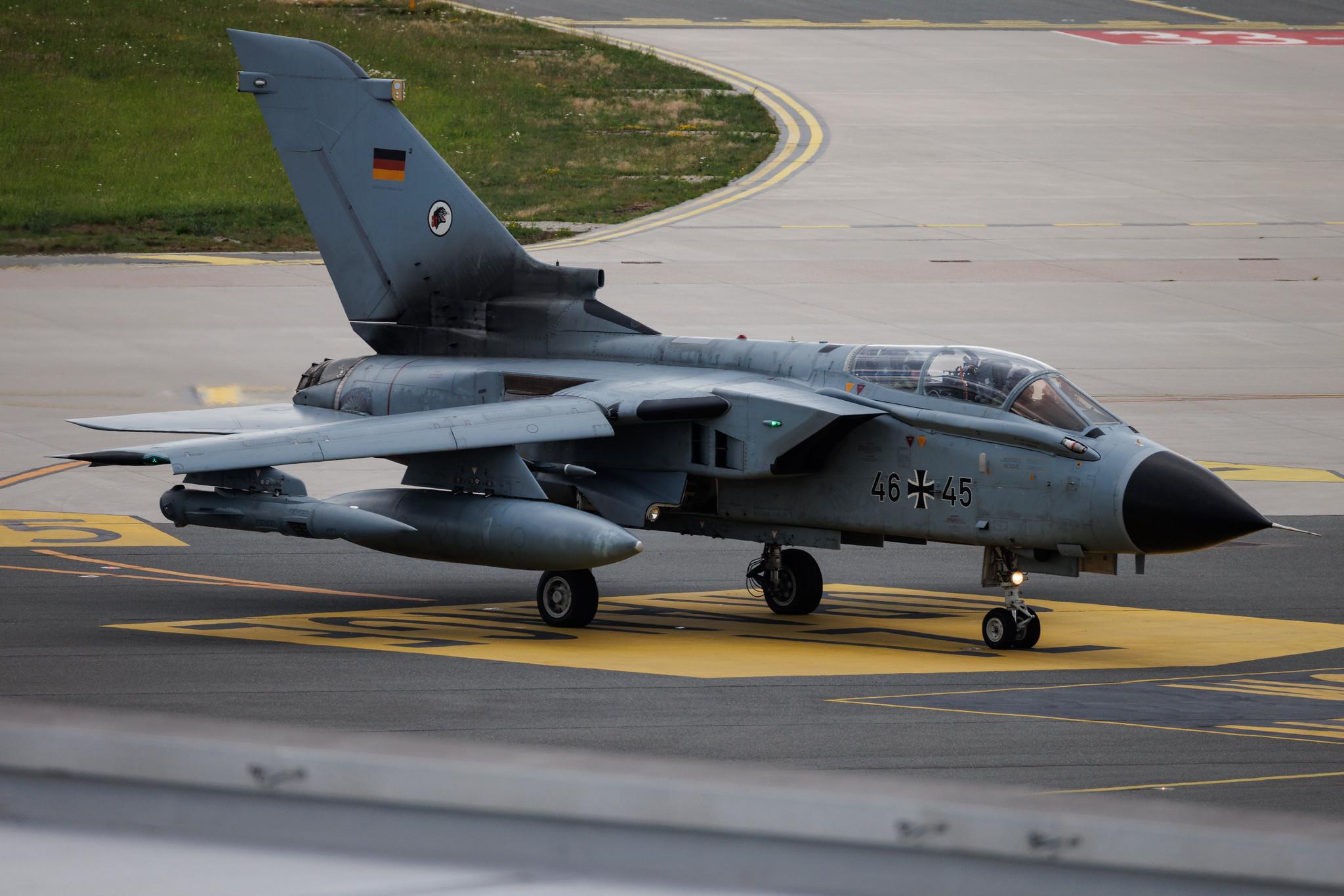 Hamburg Airport: German Air Force (/ GAF) | Panavia Tornado ECR TOR | 46+45 | MSN 873/GS278/4345