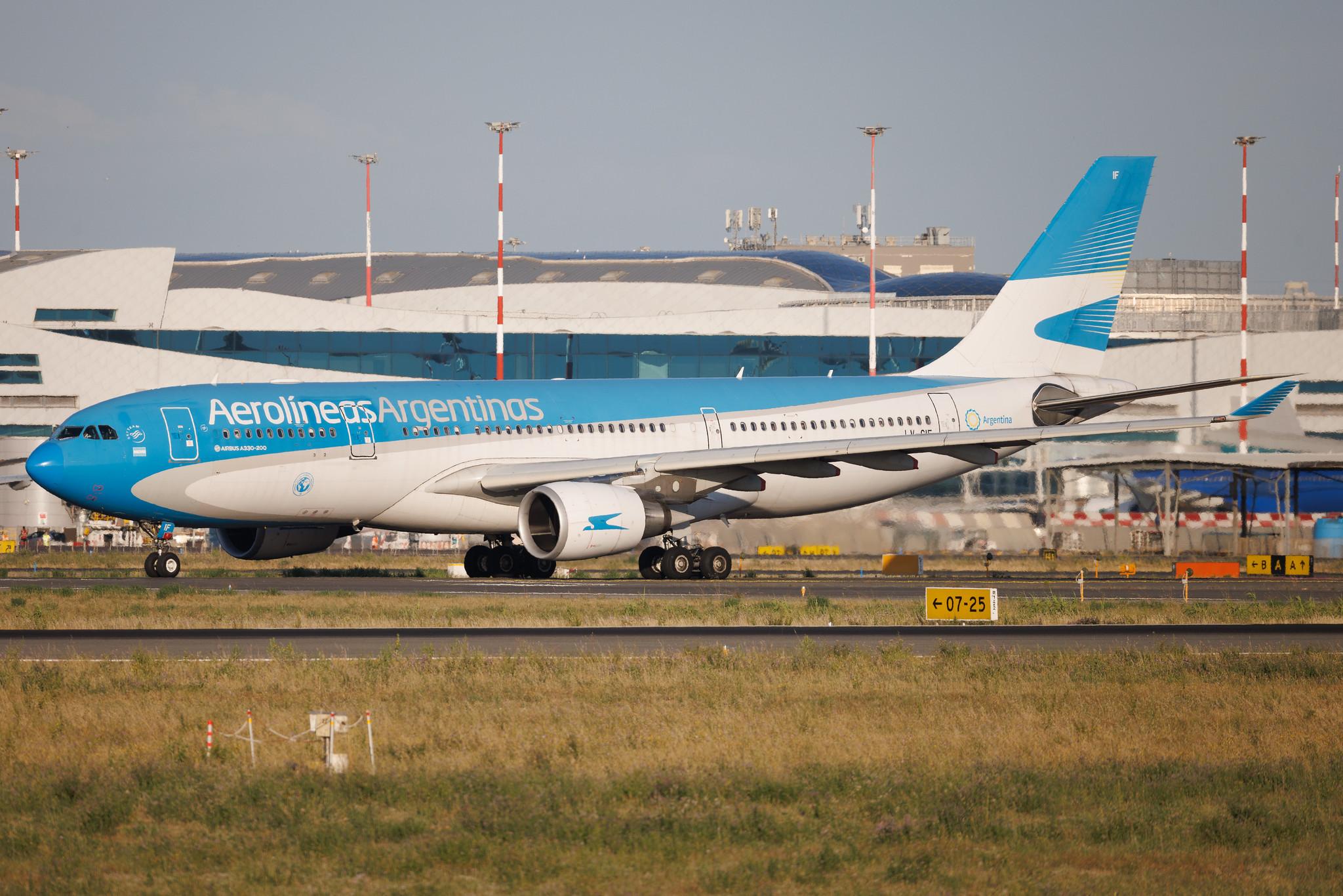 Rome Leonardo da Vinci Fiumicino Airport: Aerolineas Argentinas (AR / ARG) | Airbus A330-202 A332 | LV-GIF | MSN 1748