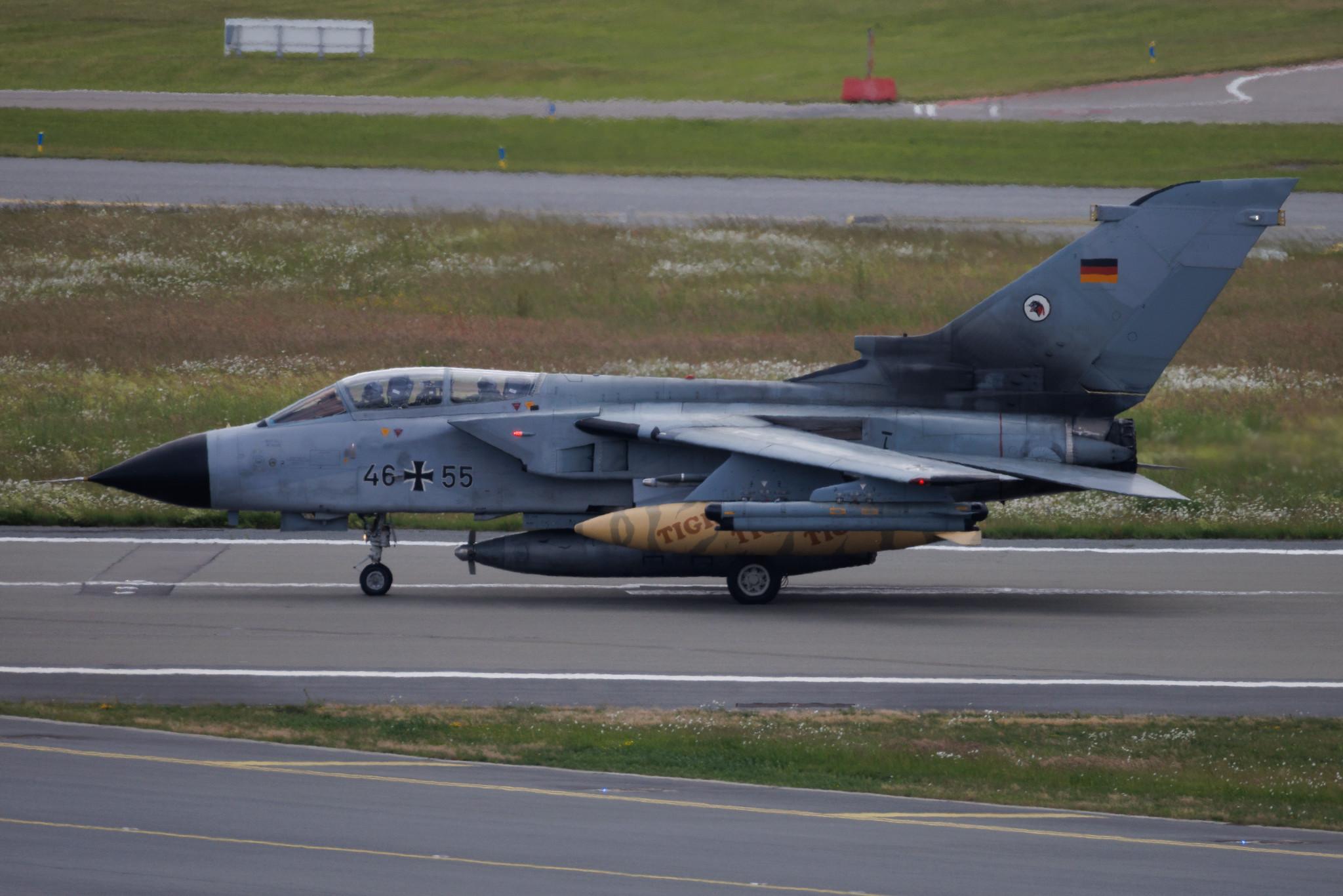 Hamburg Airport: German Air Force (/ GAF) | Panavia Tornado ECR TOR | 46+55 | MSN GS288