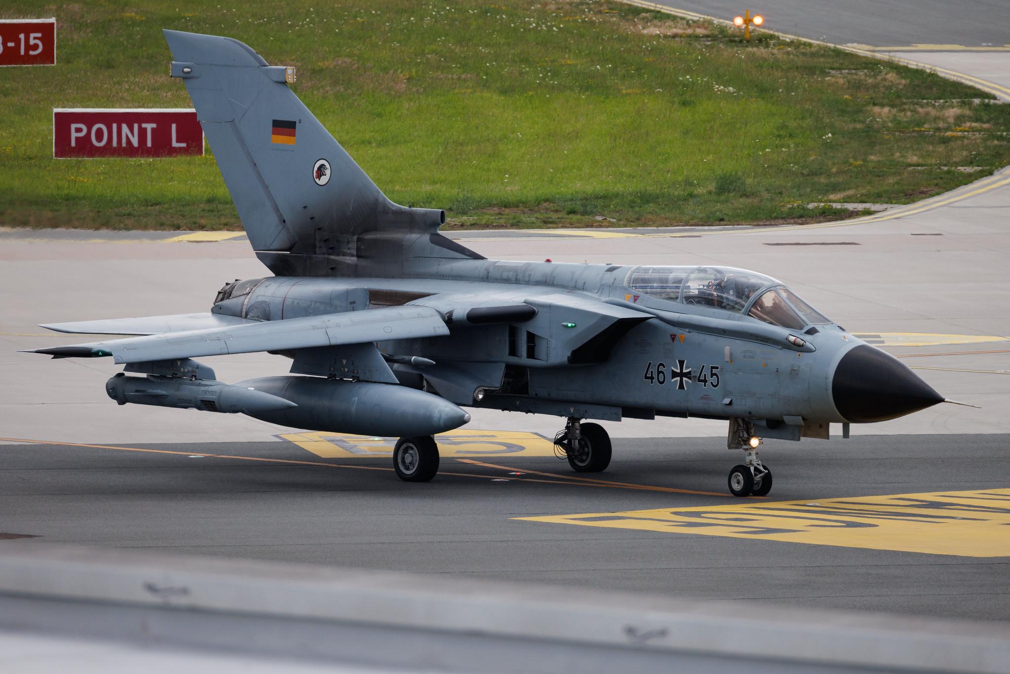 Hamburg Airport: German Air Force (/ GAF) | Panavia Tornado ECR TOR | 46+45 | MSN 873/GS278/4345