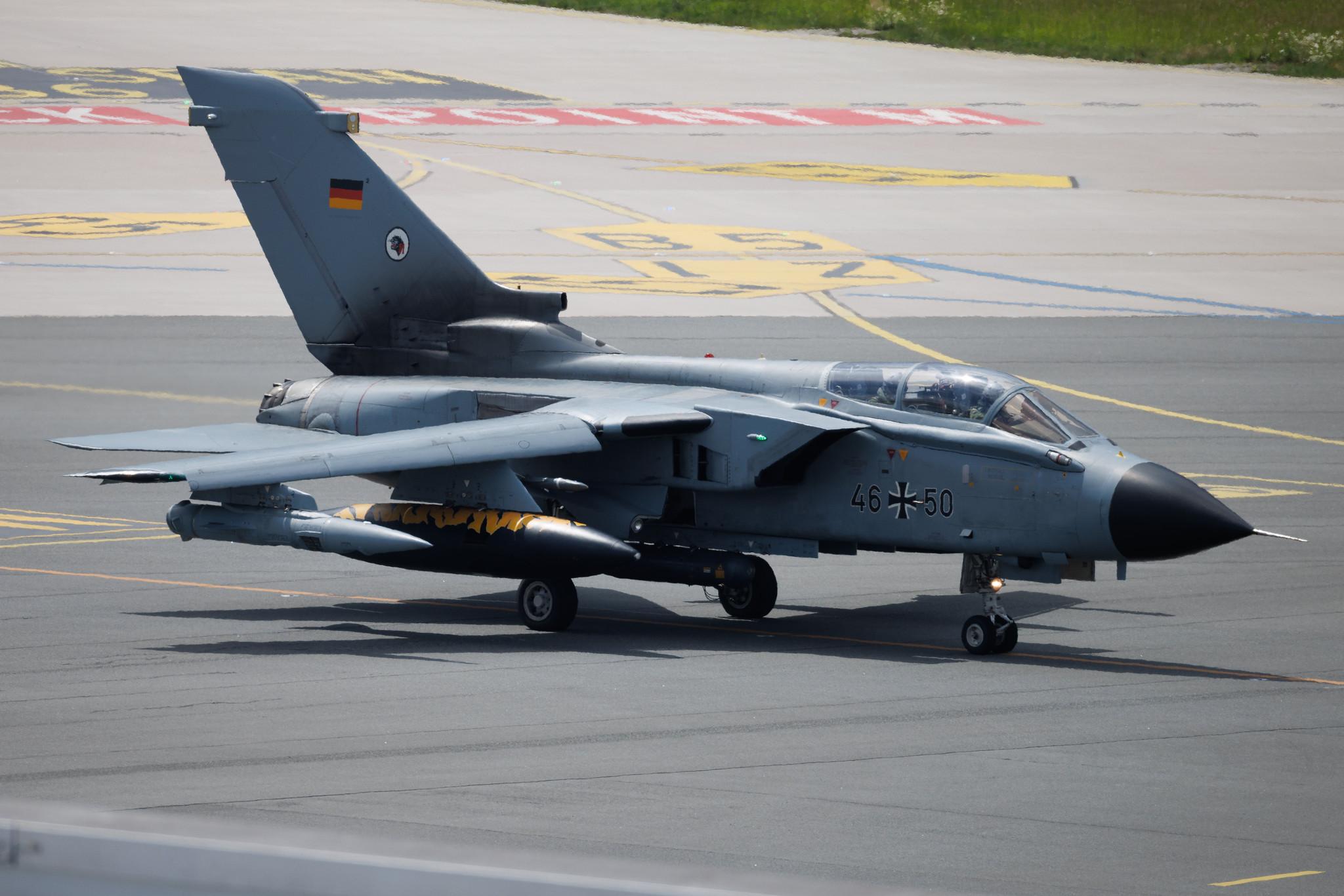 Hamburg Airport: German Air Force (/ GAF) | Panavia Tornado ECR TOR | 46+50 | MSN 887/GS283/4350