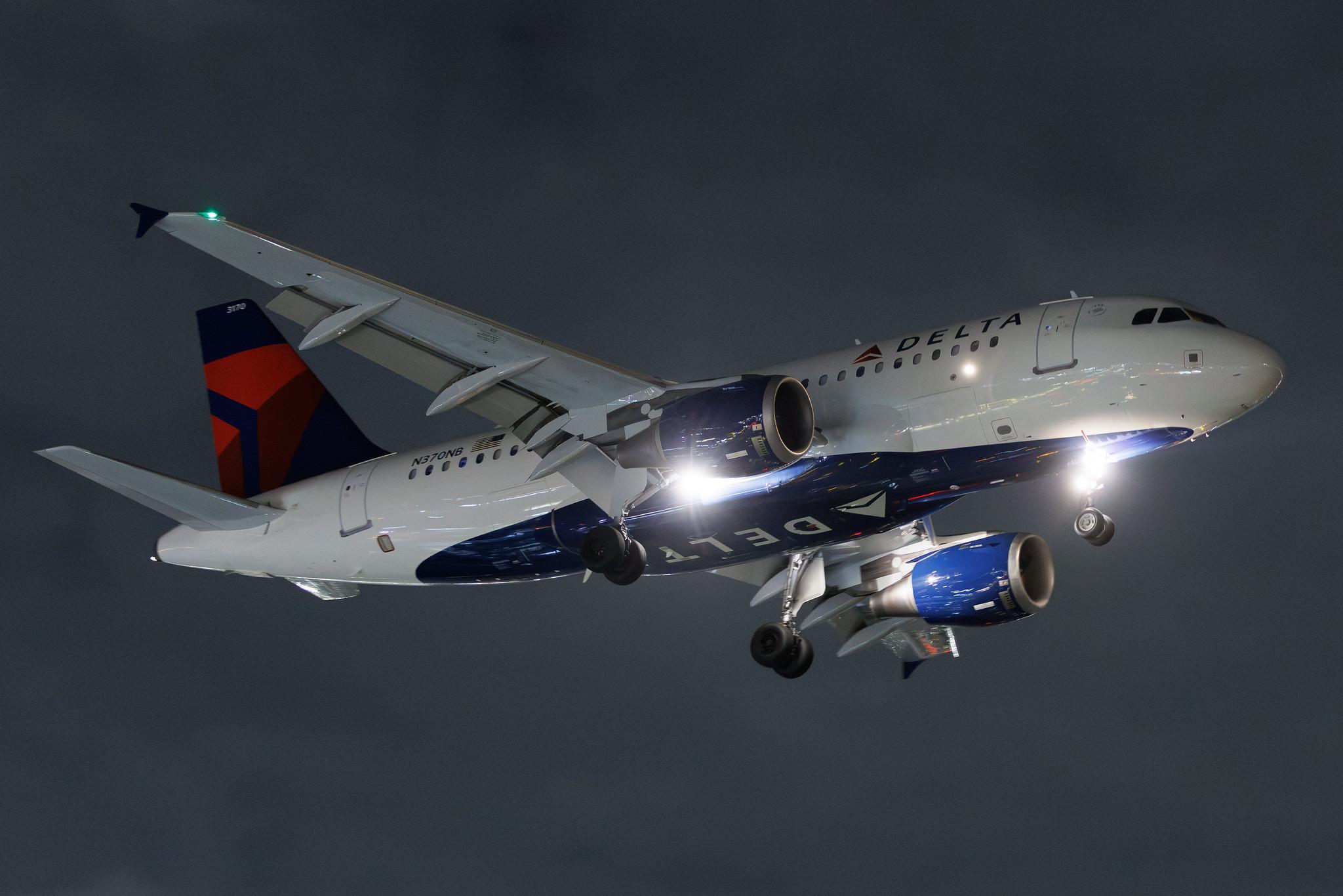 Los Angeles International Airport: Delta Air Lines (DL / DAL) | Airbus A319-114 A319 | N370NB | MSN 02087