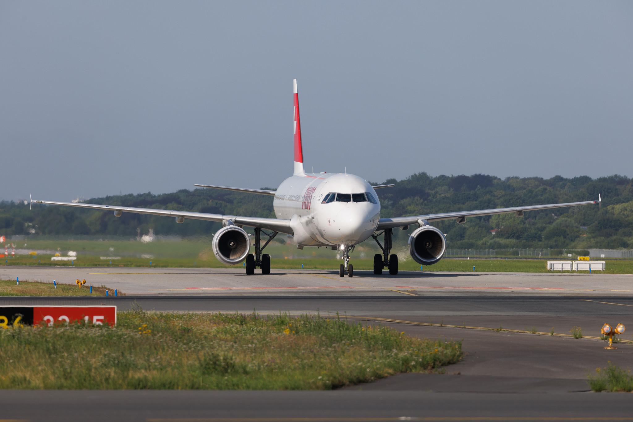 Hamburg Airport: Swiss (LX / SWR) | Airbus A321-111 A321 | HB-IOF | MSN 0541