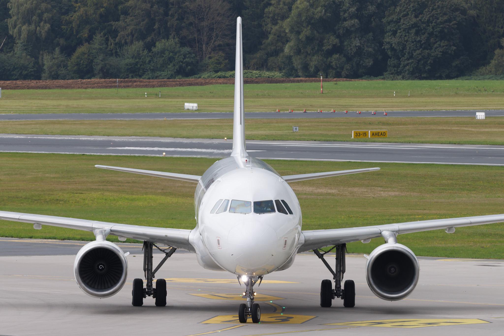 Hamburg Airport: Eurowings (EW / EWG) | Operator: GetJet Airlines | Airbus A320-214 A320 | LY-WIL | MSN 03138