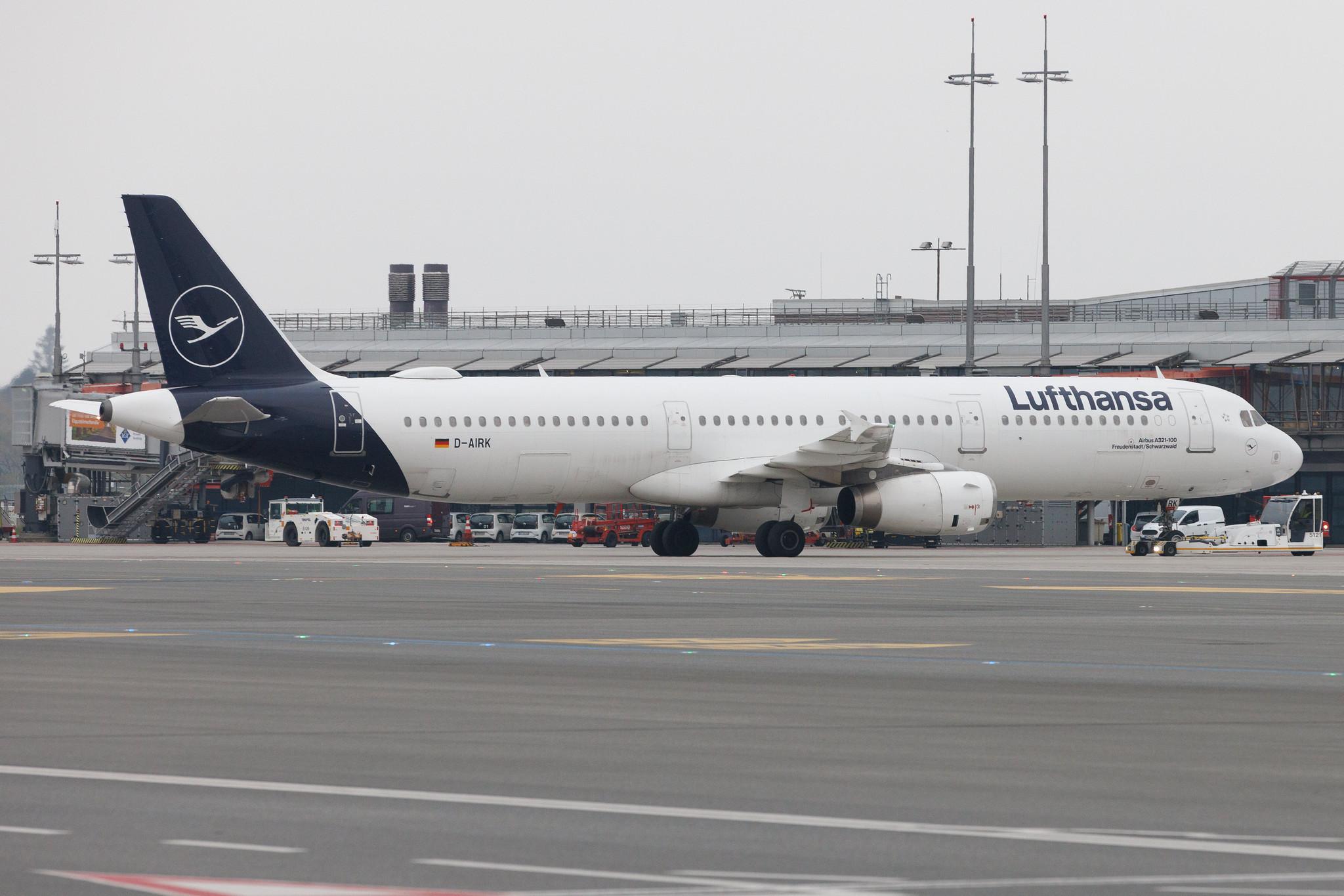 Hamburg Airport: Lufthansa (LH / DLH) | Airbus A321-131 A321 | D-AIRK | MSN 0502