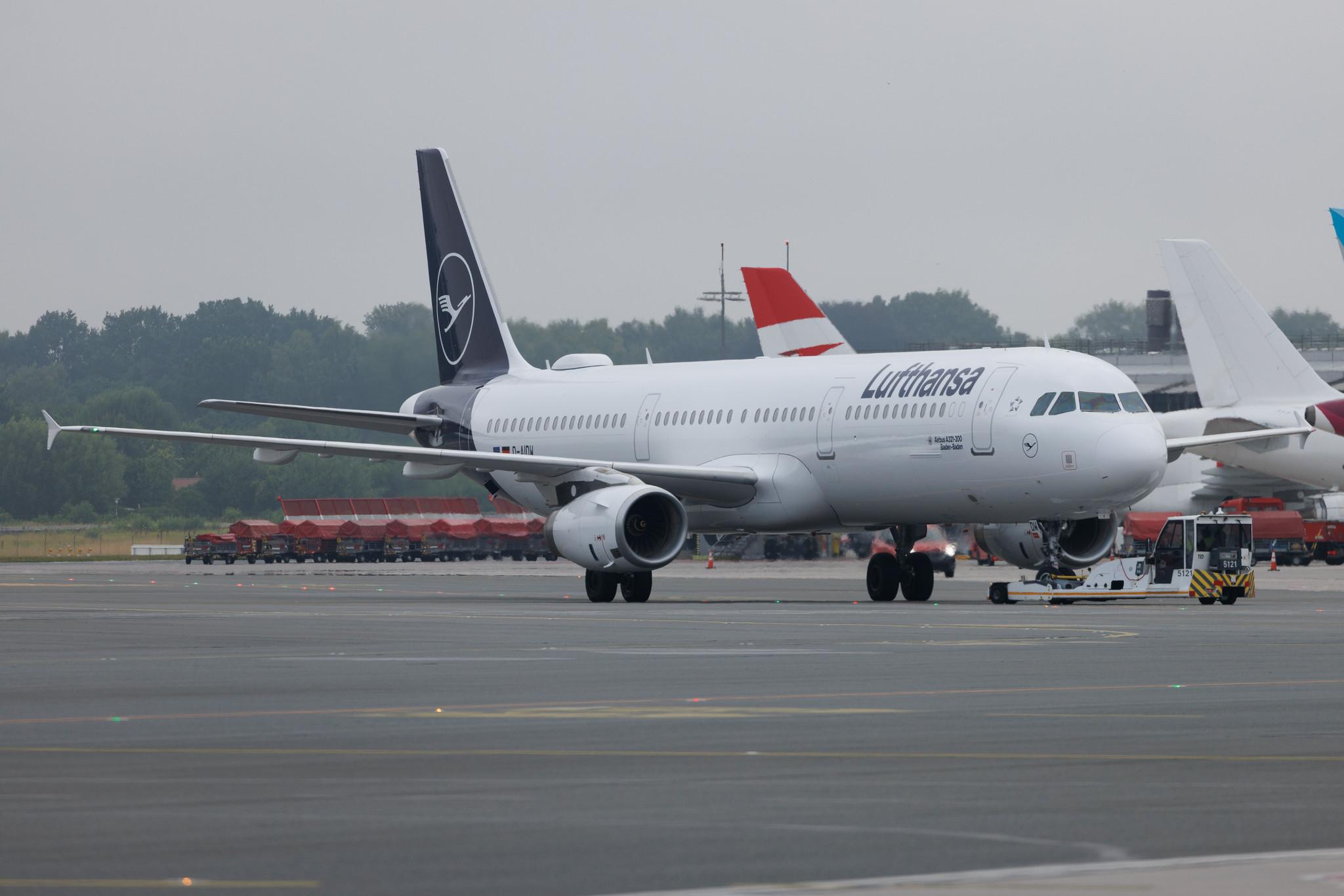 Hamburg Airport: Lufthansa (LH / DLH) | Airbus A321-231 A321 | D-AIDW | MSN 6415