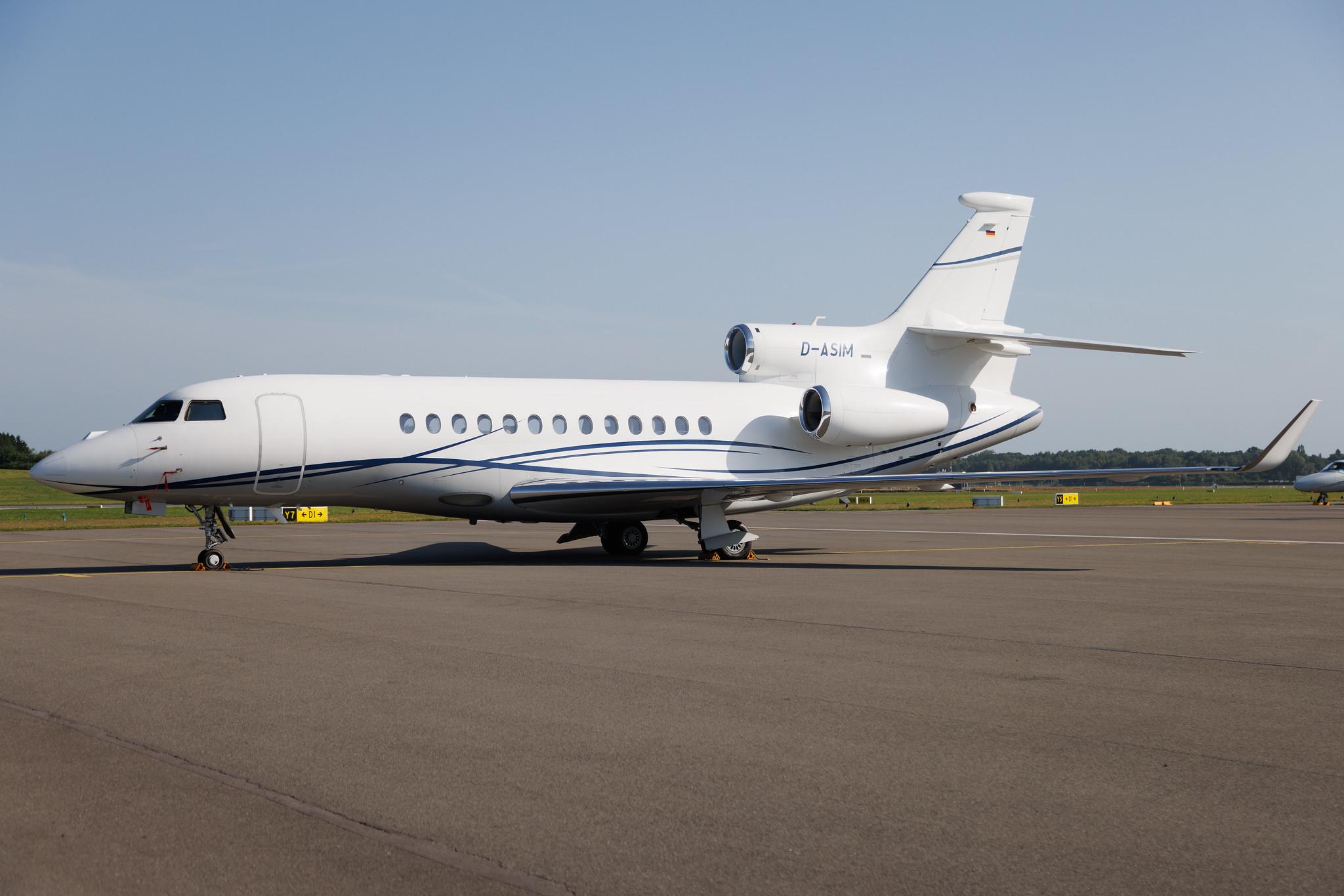 Hamburg Airport: Luminair (LUA) | Dassault Falcon 7X FA7X | D-ASIM | MSN 106