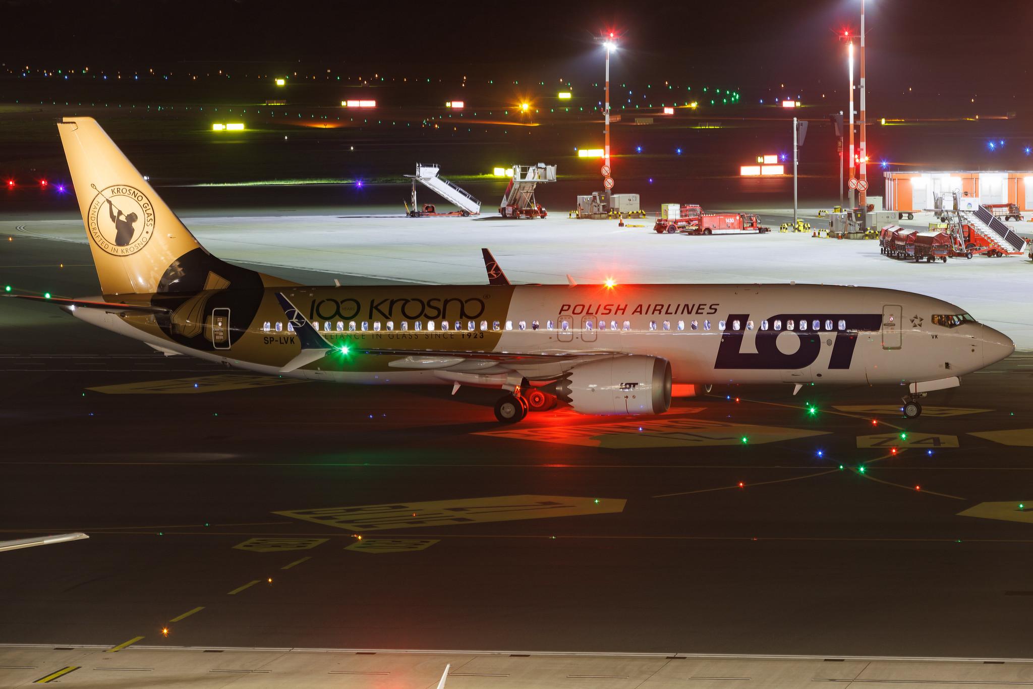 Hamburg Airport: LOT (LO / LOT) | Livery: 100 Years Krosno Glass Livery | Boeing 737 MAX 8 B38M | SP-LVK | MSN 43325